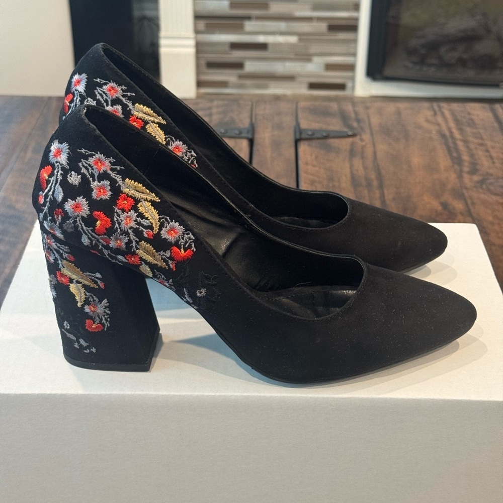 Missguided Embroidered Pump (Rare)